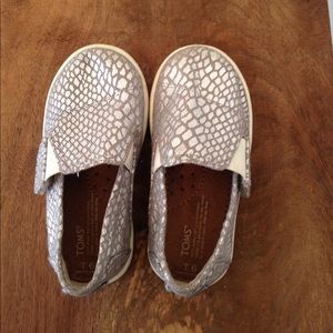 Toms silver toddler shoes